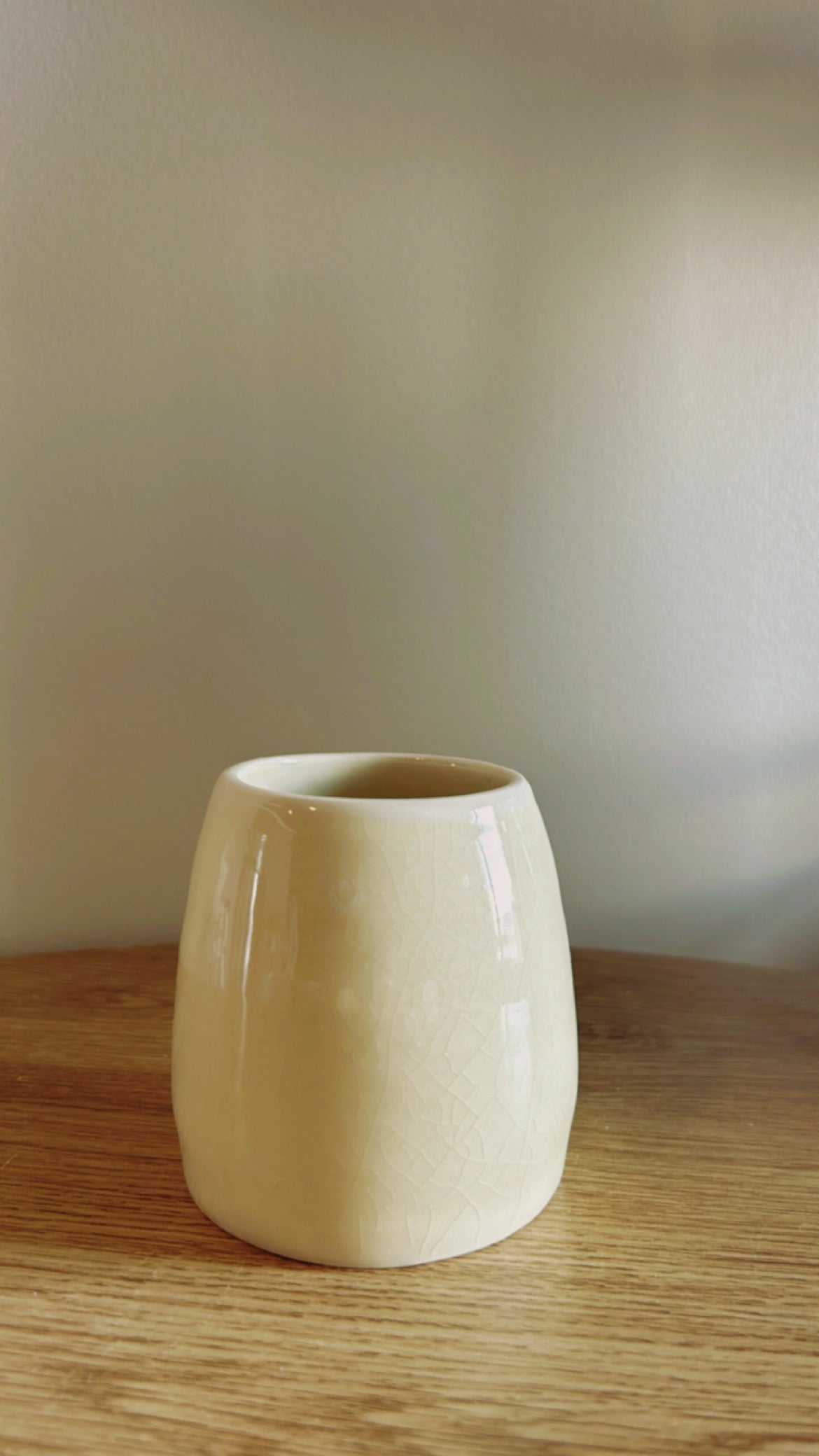 Petit Porcelain Crème Vase