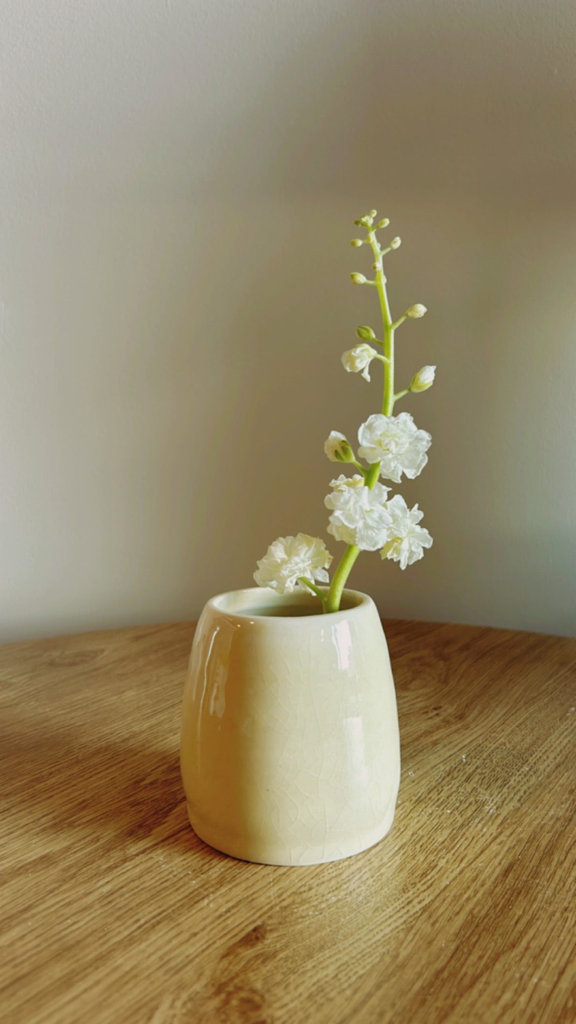 Petit Porcelain Crème Vase